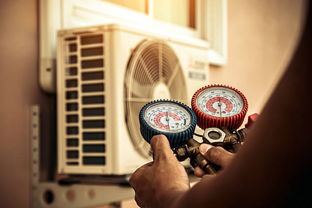 Professional Hvac technician working in Uniontown, AR